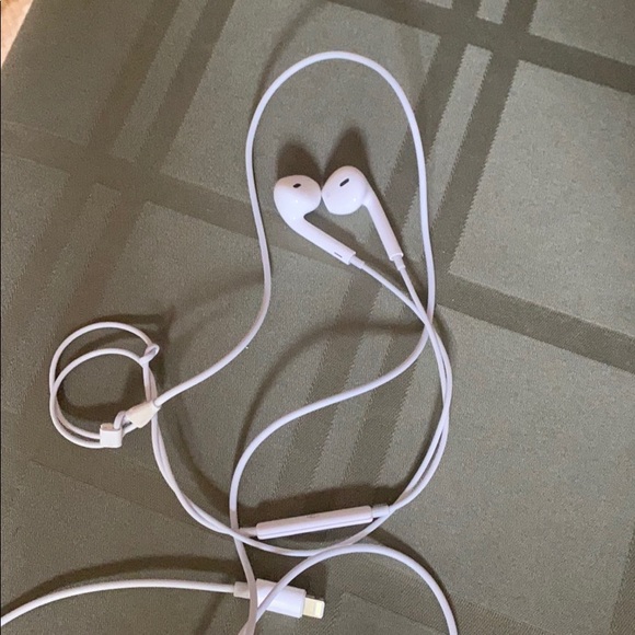 Apple iPhone headphones - Picture 2 of 2